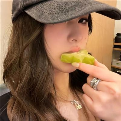 眼里余光都是你